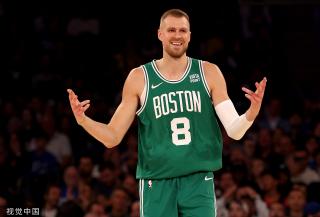 军球迷与中 军球迷与中