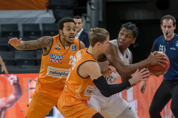 离不开队内 离不开队内