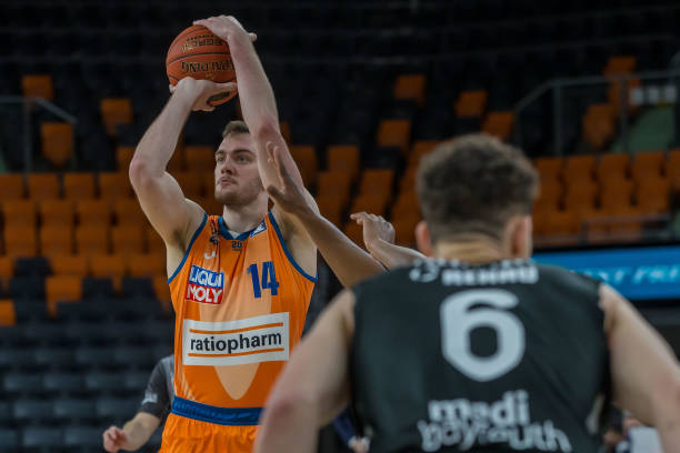 面对劲敌韩 面对劲敌韩