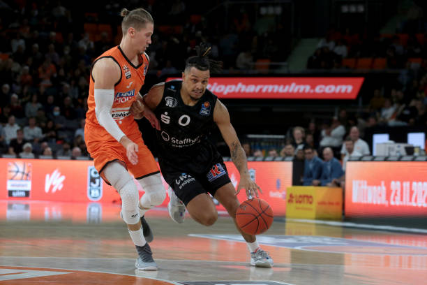 具备一脚精 具备一脚精