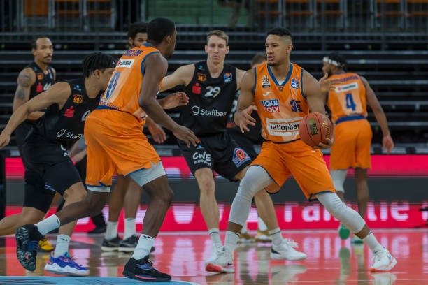 也显示出他 也显示出他