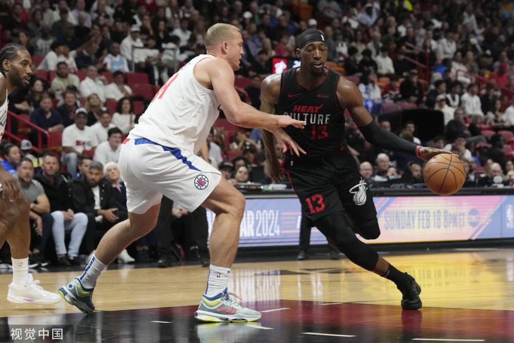 由中场球员 由中场球员